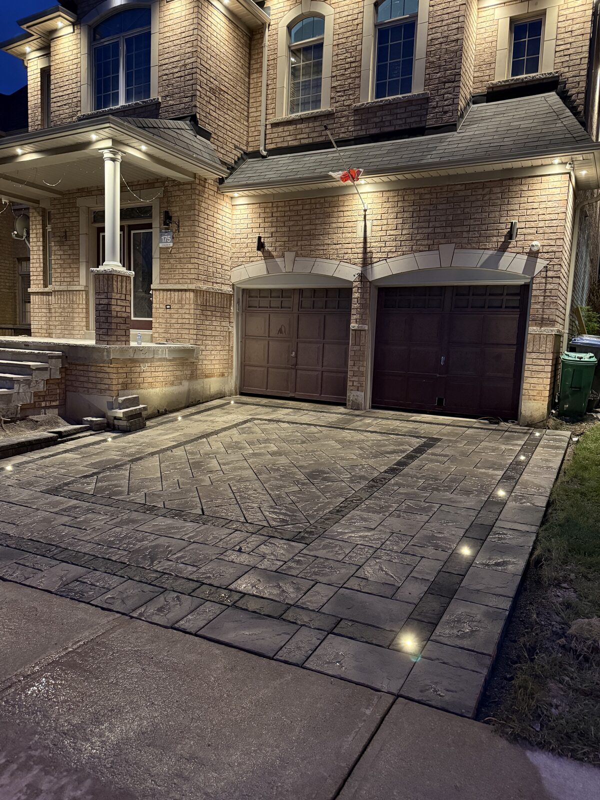 Mansion driveway curbing