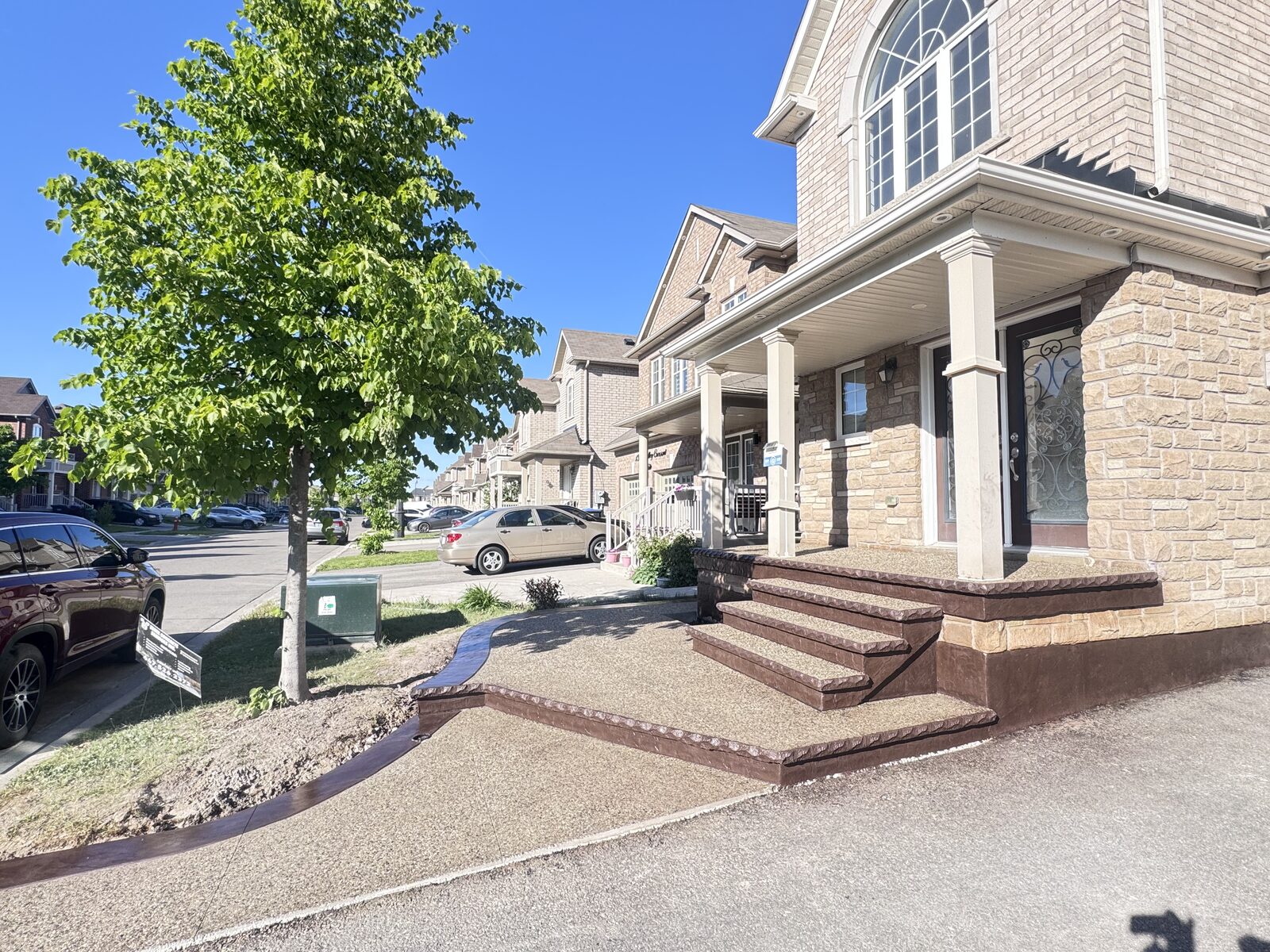 Aggregate patio with sculpted steps